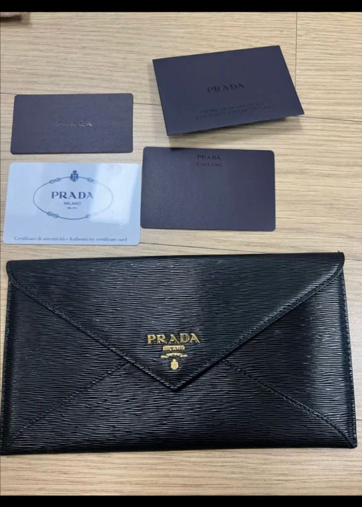프라다 사피아노 가죽 클러치 지갑--2