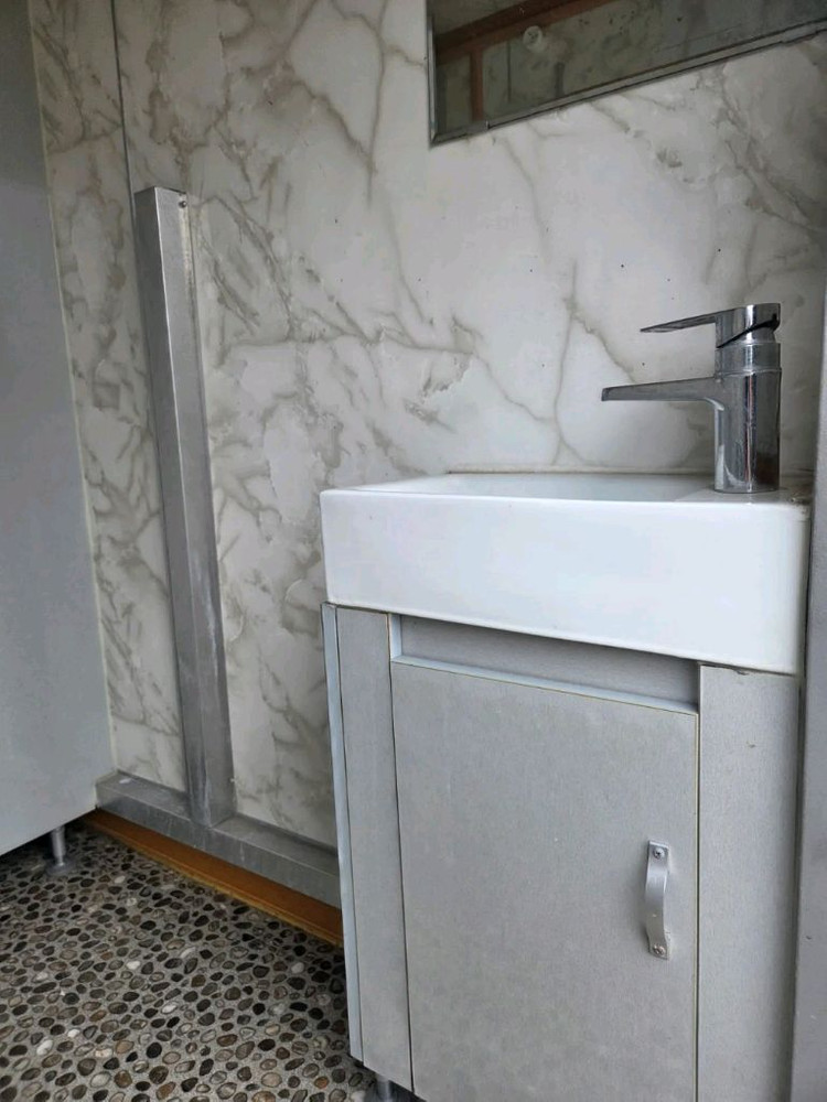 2.5x3. 최신제품. 단기간사용. 화장실컨테이너--7