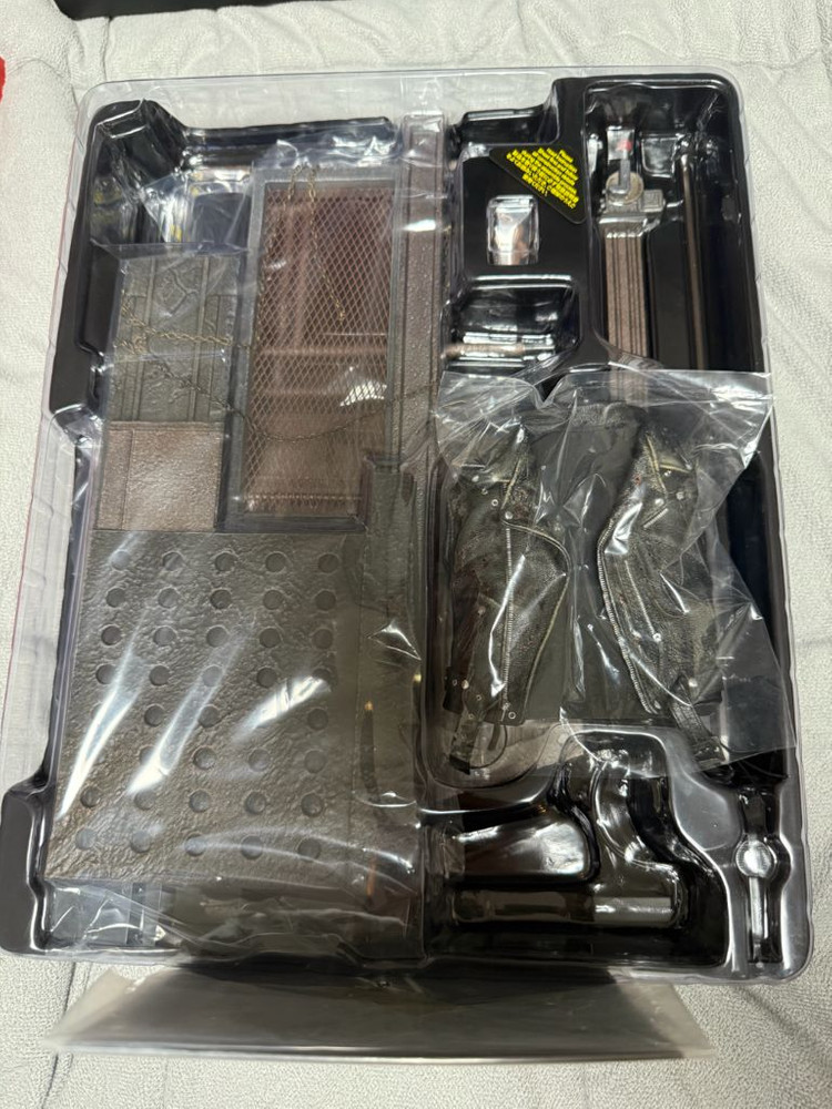 핫토이 터미네이터2 심판의 날 dx46 t800 배틀 데미지 피규어 개봉품 팔아요~--3