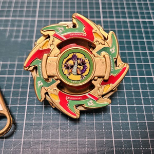 탑블레이드 도색작 골드드래곤G 판매합니다.