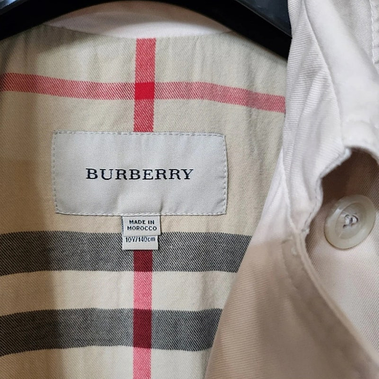 (140호) 10y. 버버리 키즈 트렌치코트 / 키즈 여아 주니어 몽클레어 구찌 펜디 디올 셀린느--8