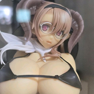 마몬 웨스트 수영복 블랙 한정판 버젼 피규어 판매합니다 이미지