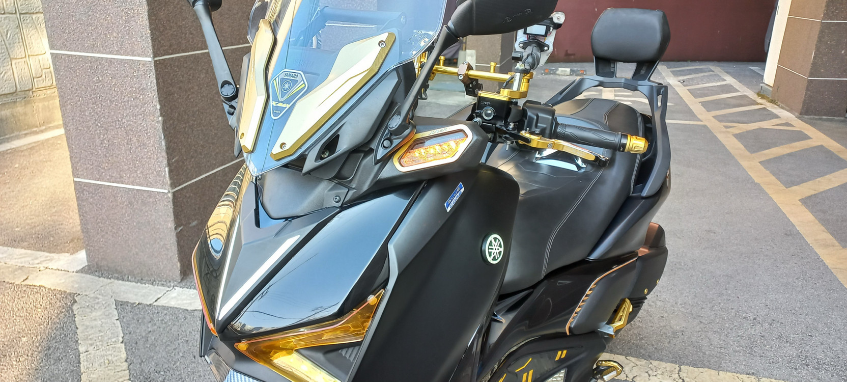 부산) XMAX 300 24년식 신형 블랙무광--0