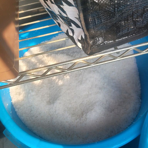 천일염. 항아리 팝니다