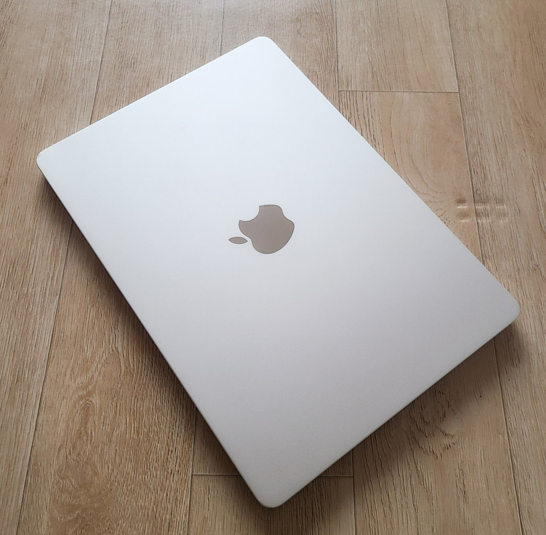 부산 맥북에어M3 실버 배터리100% 8GB/256GB 팝니다.--1