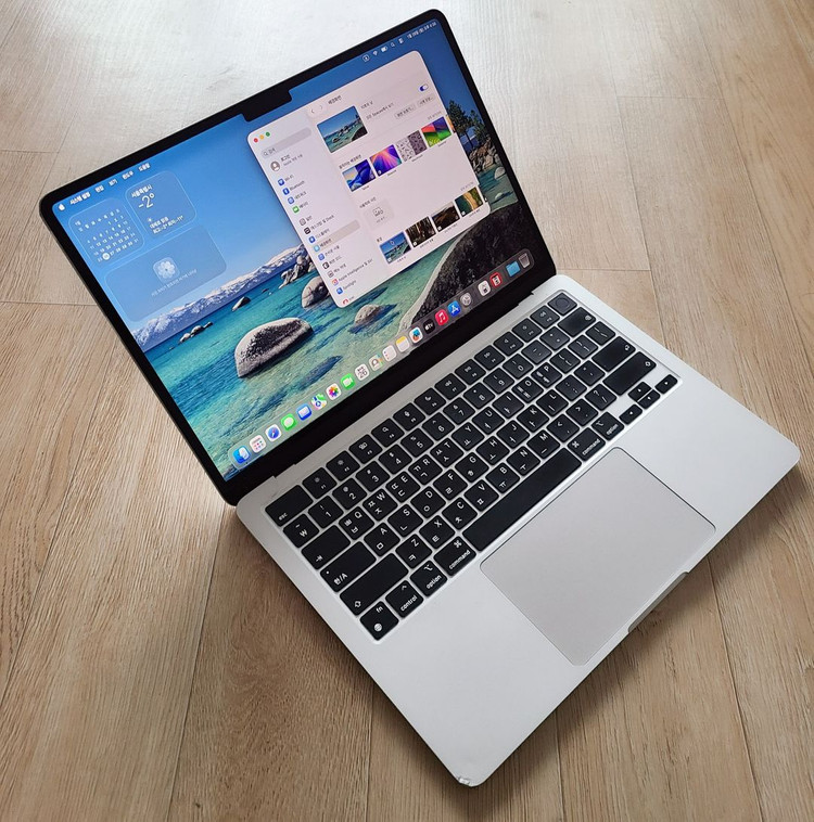 부산 맥북에어M3 실버 배터리100% 8GB/256GB 팝니다.--4