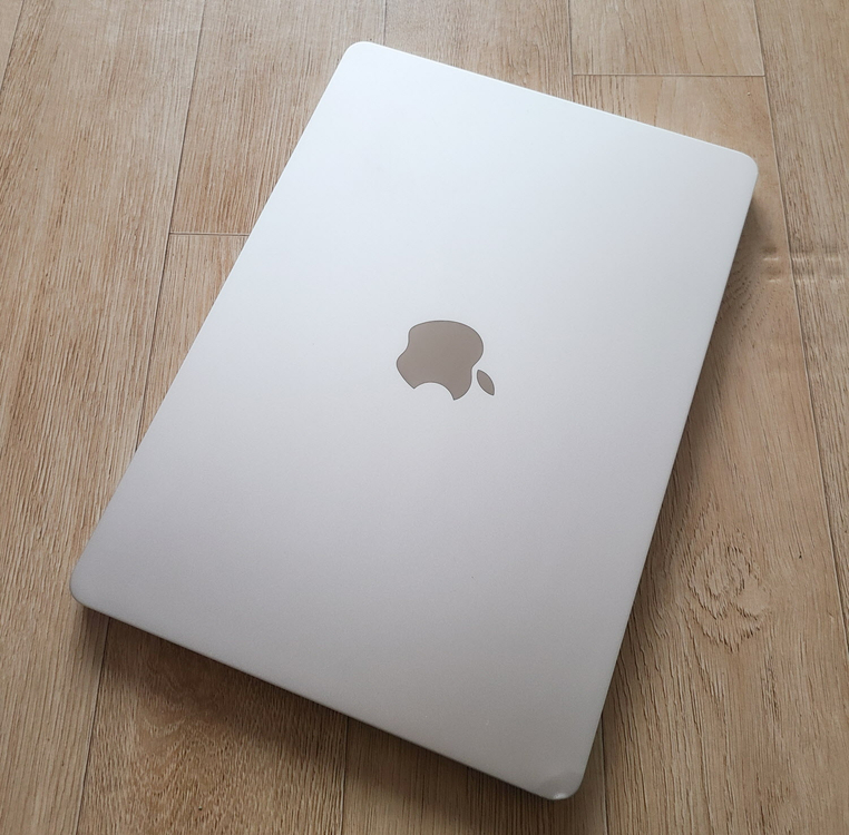 부산 맥북에어M3 실버 배터리100% 8GB/256GB 팝니다.--5