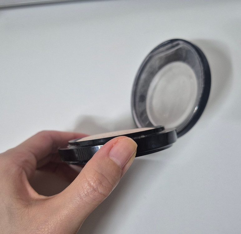 맥 오로라, 에스티로더 더블웨어, 슈에무라, 바비브라운 립스틱 등 이미지