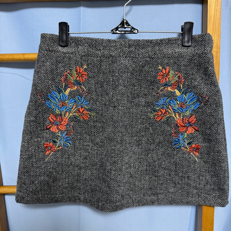 헤링본 자수 미니 스커트 M--1