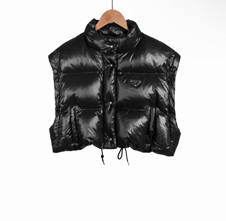 [42] 프라다 여성 삼각로고 리나일론 컨버터블 숏 패딩 자켓 블랙--2