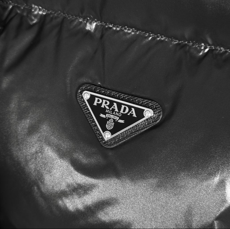 [42] 프라다 여성 삼각로고 리나일론 컨버터블 숏 패딩 자켓 블랙--4