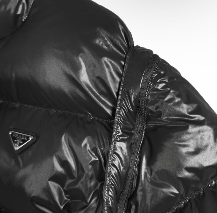 [42] 프라다 여성 삼각로고 리나일론 컨버터블 숏 패딩 자켓 블랙--5