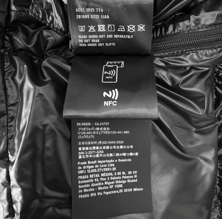 [42] 프라다 여성 삼각로고 리나일론 컨버터블 숏 패딩 자켓 블랙--7