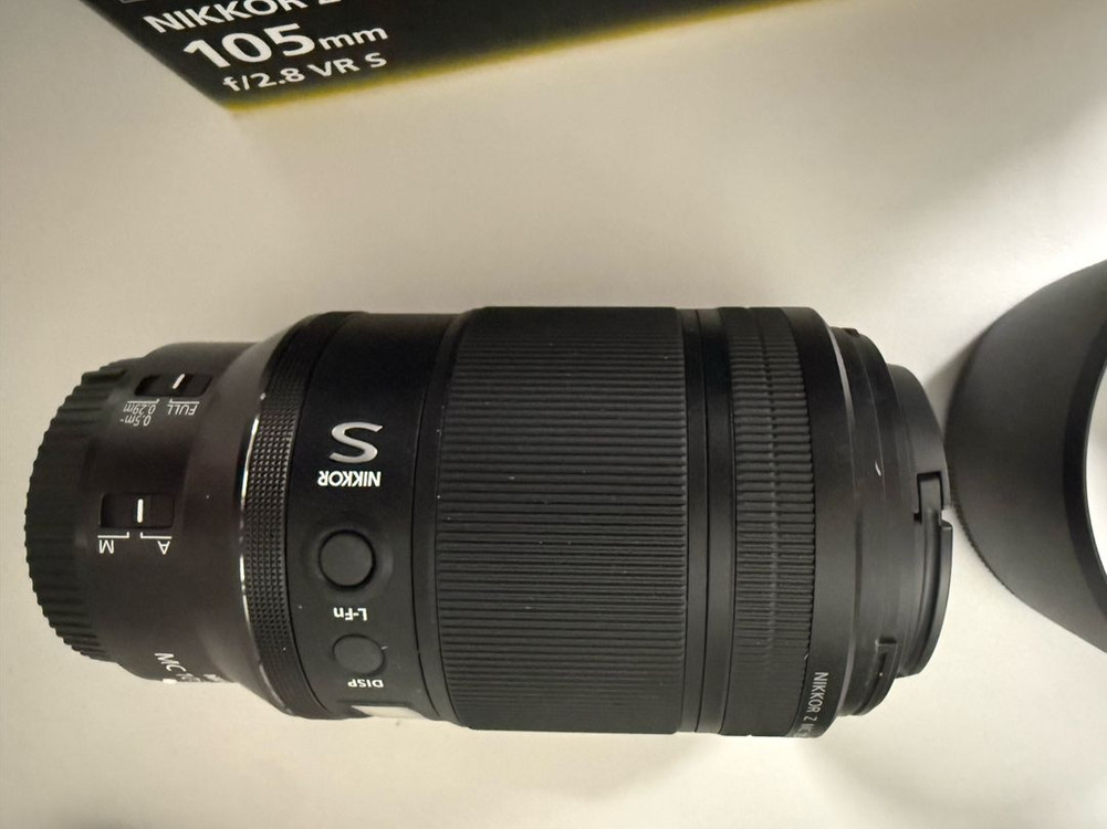 Z마운트 105mm f/2.8 VR S 렌즈 이미지