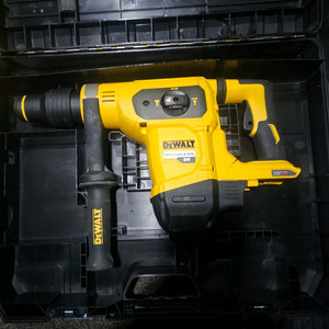 디월트 무선해머드릴 dch 481 무선드릴중 역대급으로 힘좋습니다