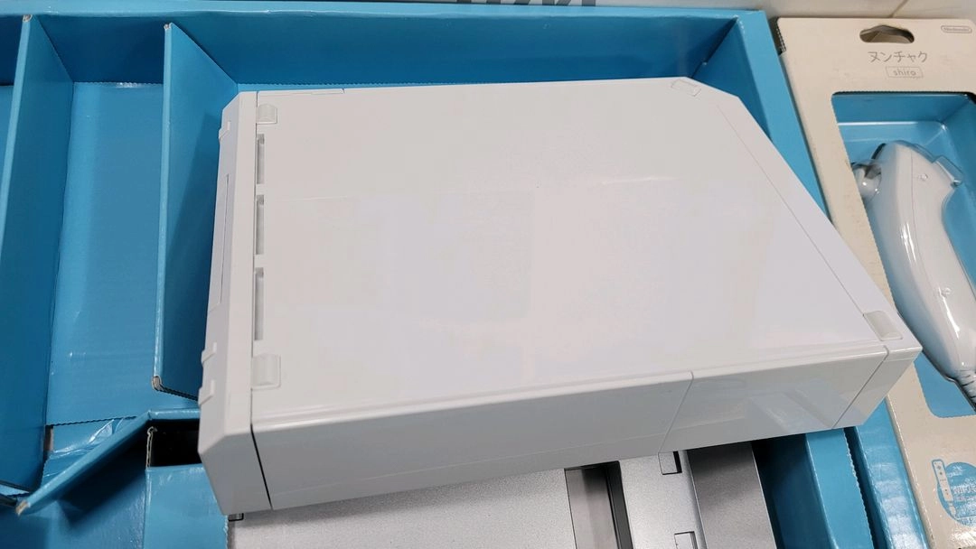 닌텐도 위 일판 미사용 본체, 눈차크새제품 2개 이미지
