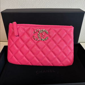 [미사용][정품]샤넬 19 하프체인 로고 캐비어 클러치백