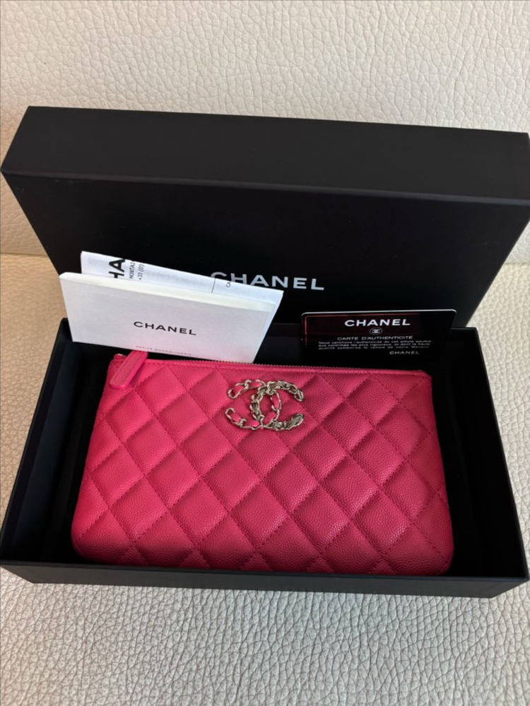 [미사용][정품]샤넬 19 하프체인 로고 캐비어 클러치백--3