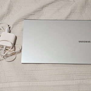 갤럭시북 이온 NT950XCJ-K38 판매합니다.