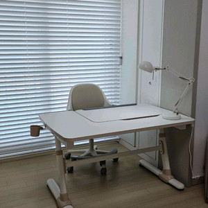 위드그로우 책상