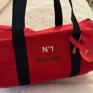 새상품 2025 샤넬 No.1 드 샤넬 보스턴백 레드