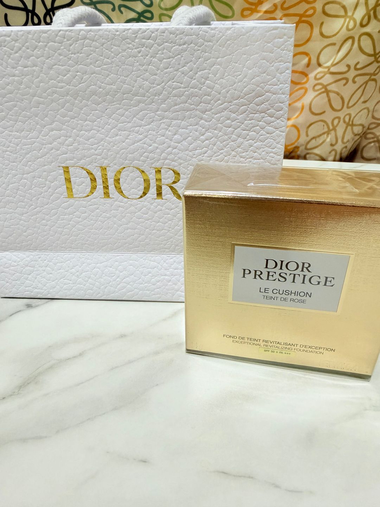 디올 프레스티지 르 쿠션 뗑 드 로즈 슬림 쿠션010 아이보리(미개봉 새상품)--1