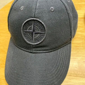 스톤아일랜드 네이비 볼캡입니다