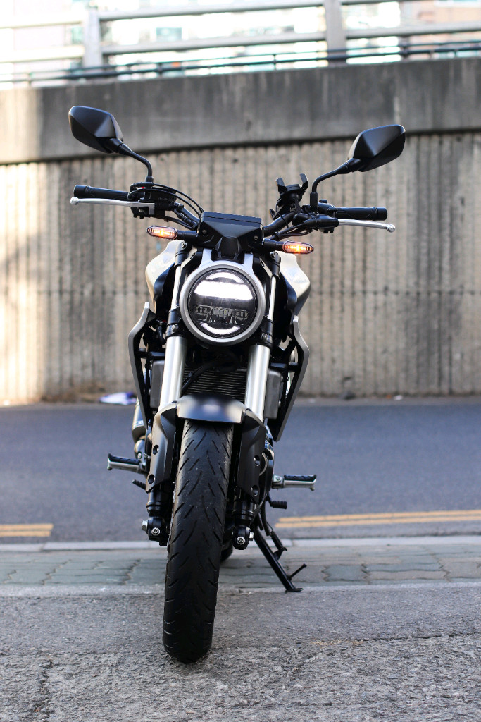 cb300r 혼다 2018년식 10668KM 아크라구변 오토바이 판매합니다--1