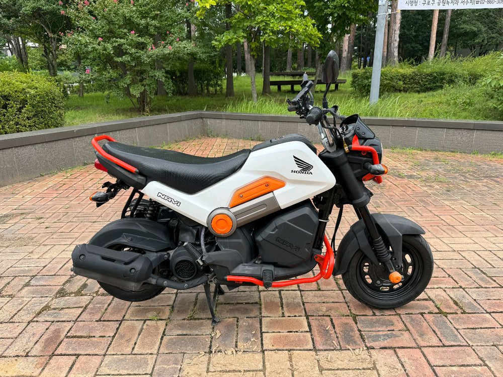 혼다 나비110 17년형 화이트컬러 판매합니다--2