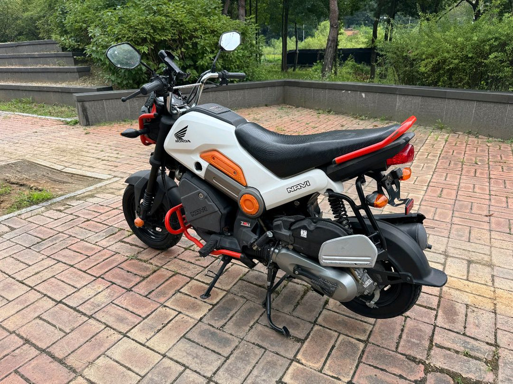 혼다 나비110 17년형 화이트컬러 판매합니다--6