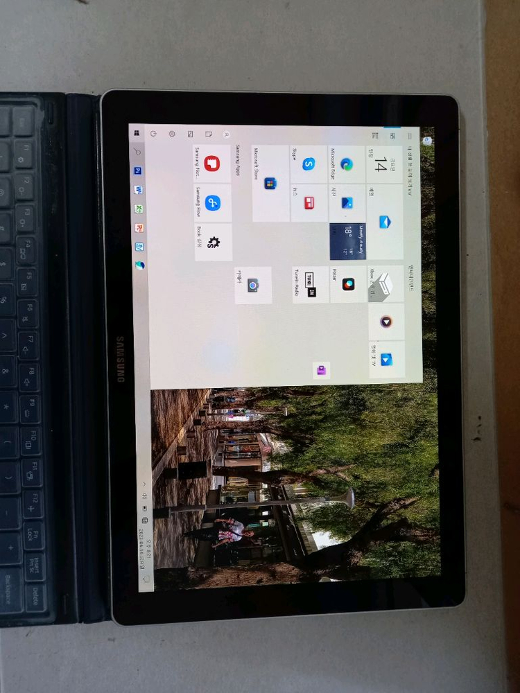 삼성 갤럭시북 SM-W727 이미지