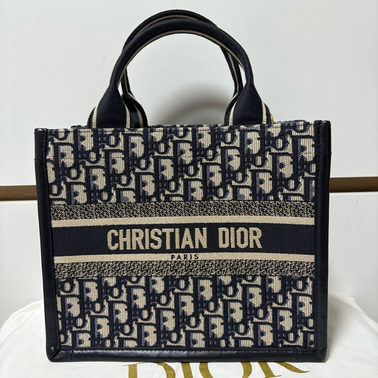 디올 신상 북토트백 오블리크 레더 스트랩버전 풀구성 팝니다.--1