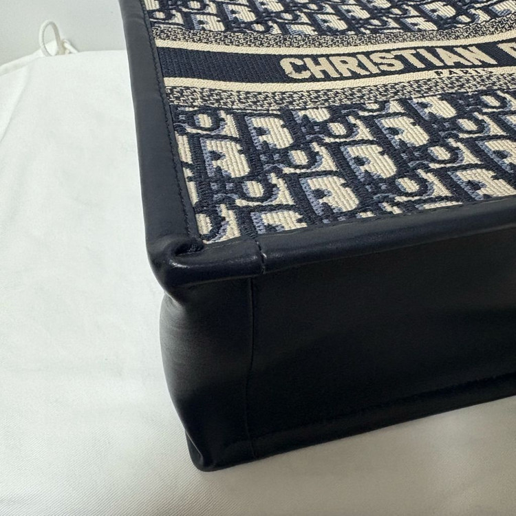 디올 신상 북토트백 오블리크 레더 스트랩버전 풀구성 팝니다.--6