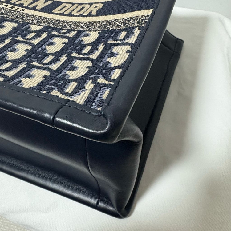 디올 신상 북토트백 오블리크 레더 스트랩버전 풀구성 팝니다.--7