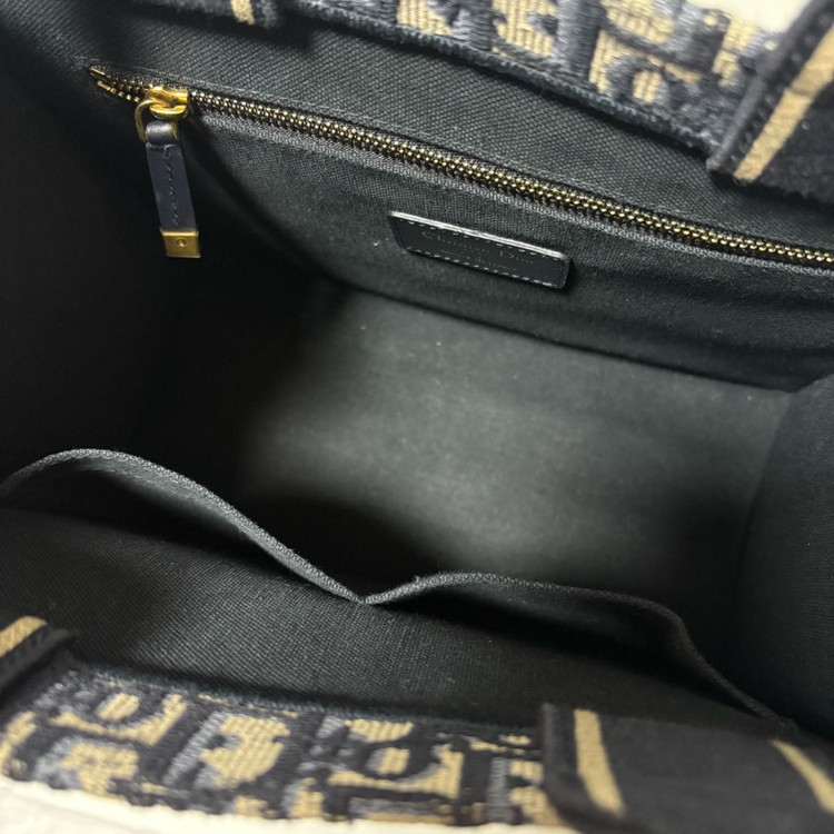 디올 신상 북토트백 오블리크 레더 스트랩버전 풀구성 팝니다.--8