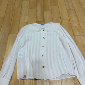 미우미우 레이스 카라 블라우스