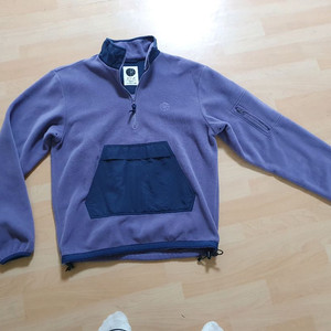 폴라스케이트 반집업 긴팔 s(95)사이즈팝니다.