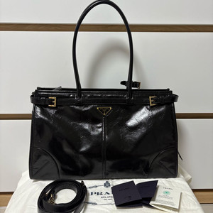 프라다 보니 라지 블랙컬러 백화점구매 풀구성 팝니다.