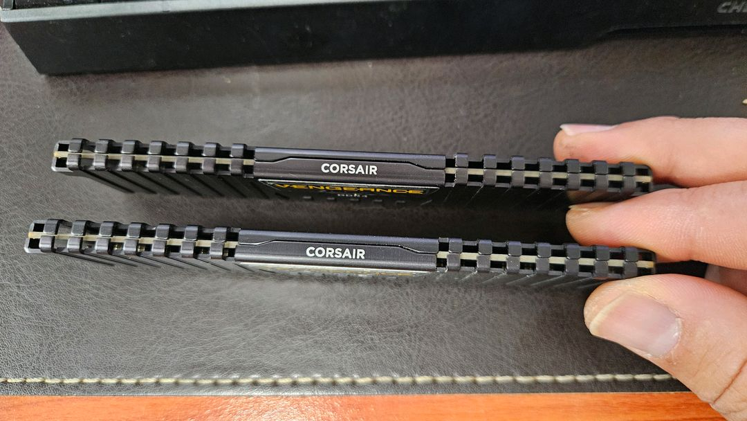 커세어 메모리 DDR4 32GB(16GBx2)세트--1