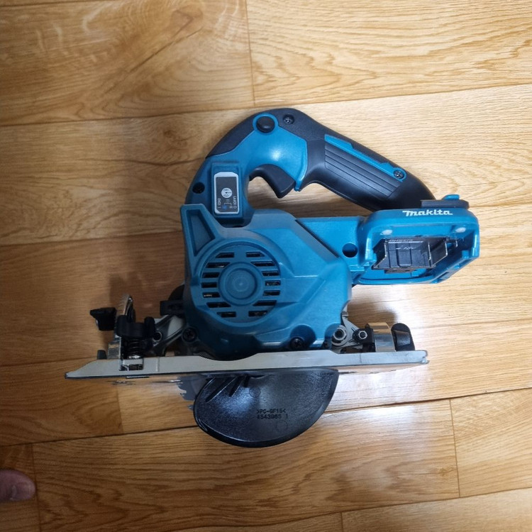 마끼다 충전원형톱 DHS485 본체만--5