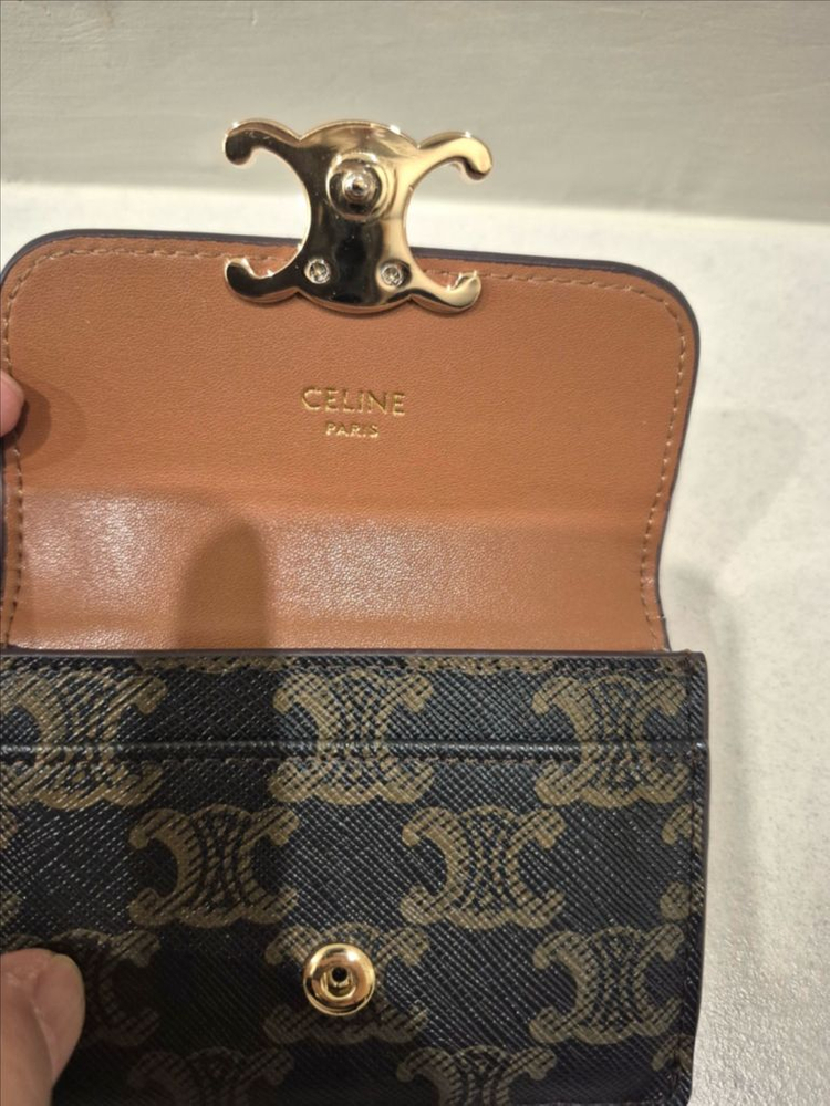 셀린느 정품 트리옹프 플랩 카드지갑 판매합니다 이미지