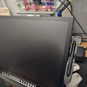 와콤 신티크 프로 27 액정 타블렛 팝니다.