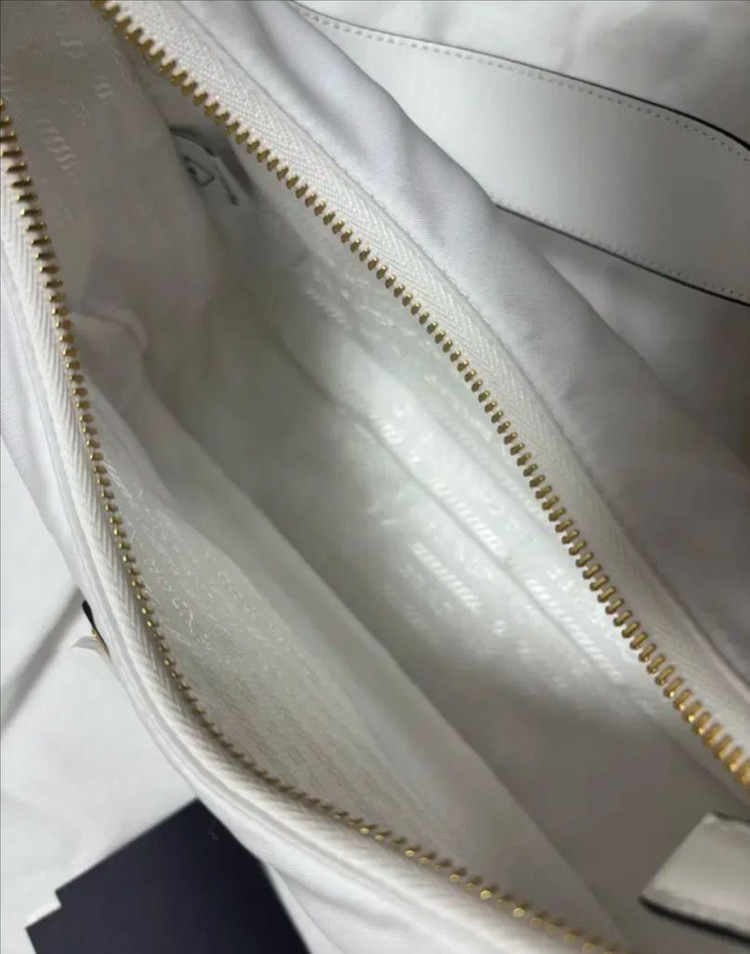 삼각로고 리나일론 가죽 숄더백--1