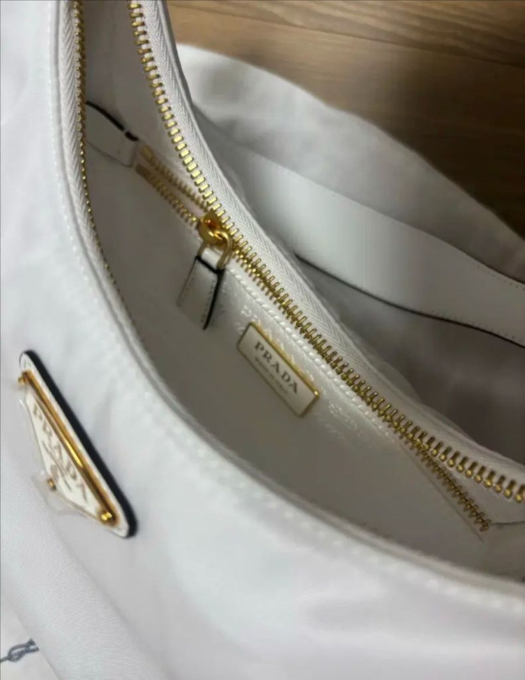 삼각로고 리나일론 가죽 숄더백--2