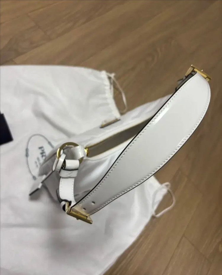 삼각로고 리나일론 가죽 숄더백--4