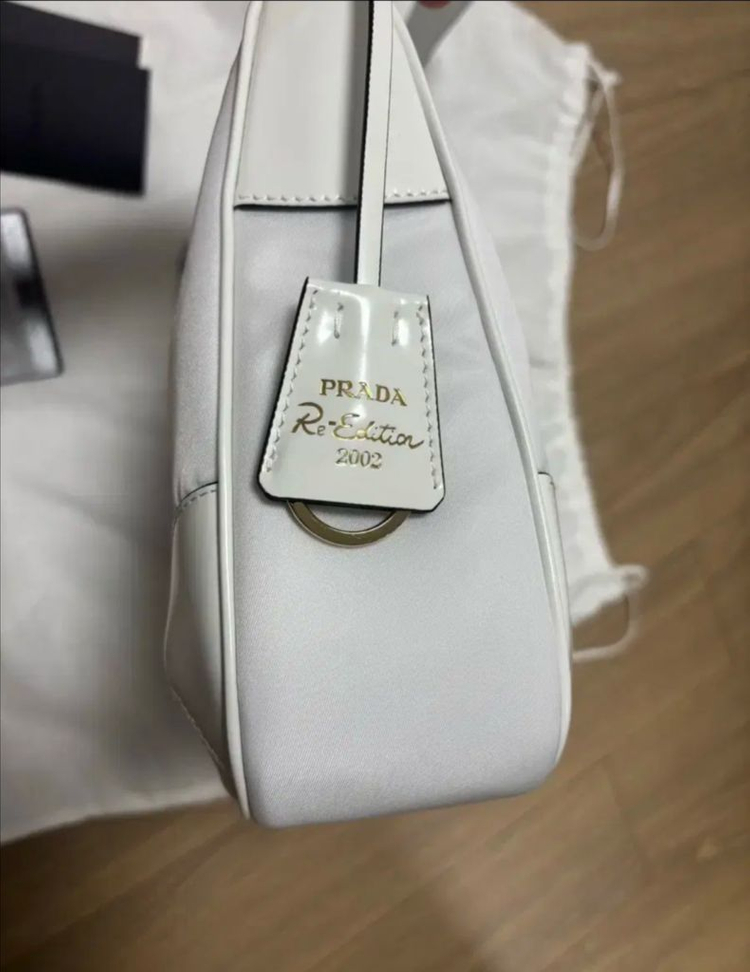 삼각로고 리나일론 가죽 숄더백--5