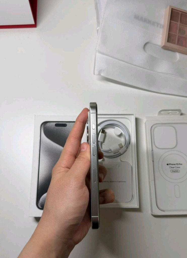 (리퍼 미사용 새상품) 아이폰 15프로 화이트 자급제 256GB 풀박스 이미지