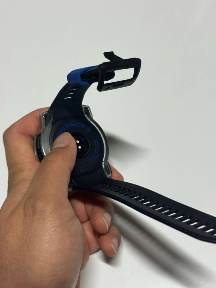 가민 인스팅트3 아몰레드 슈퍼노바 블랙/블루볼트, 50mm 이미지