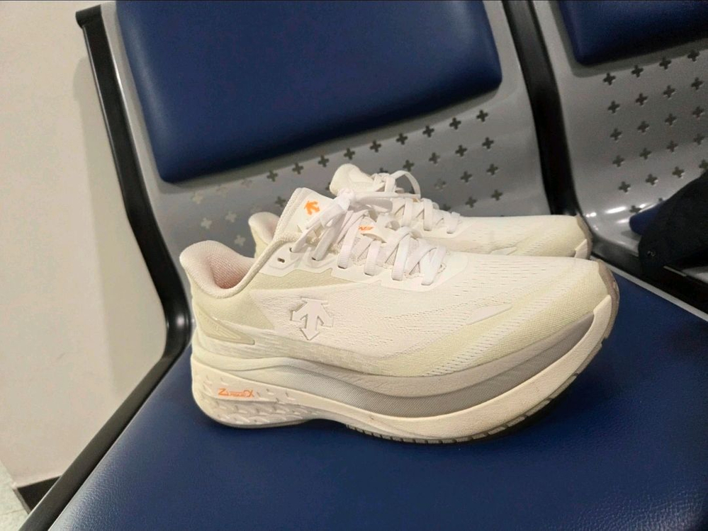 데쌍트 에너자이트 런닝화 265 팝니다 이미지