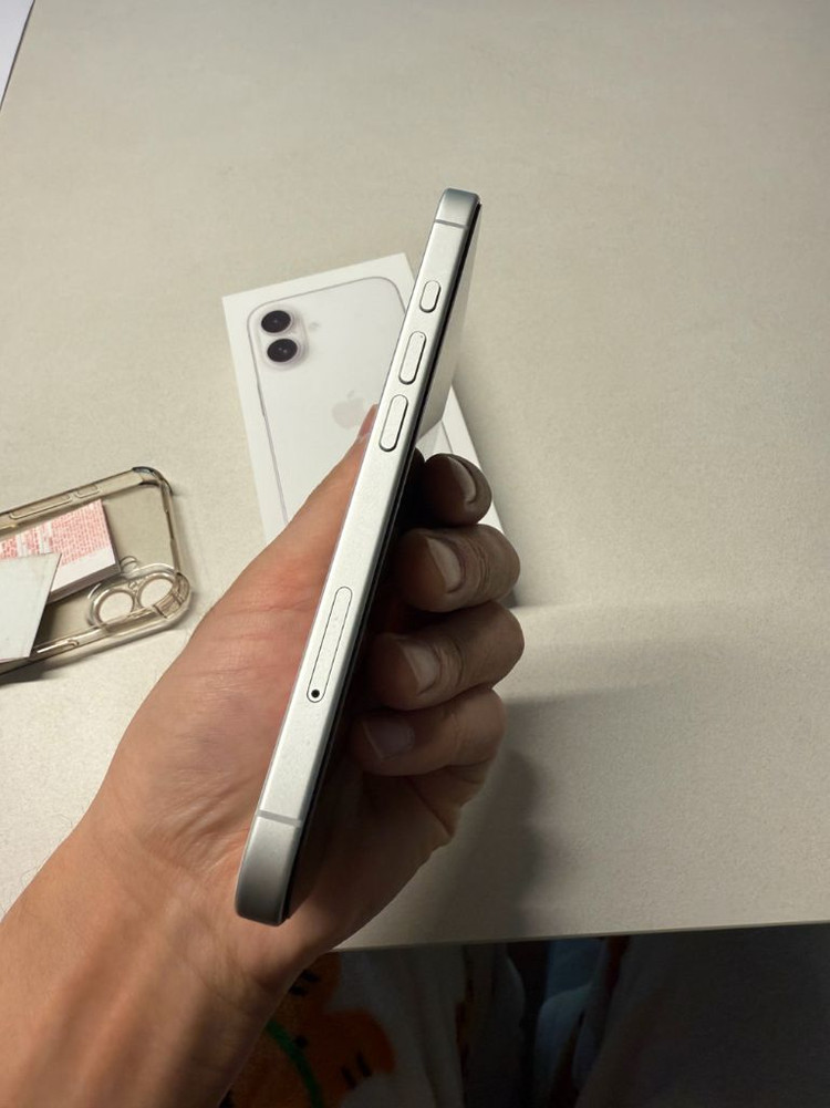 아이폰16 / 256기가 / 배터리 100 / 현재 사이클 172--3